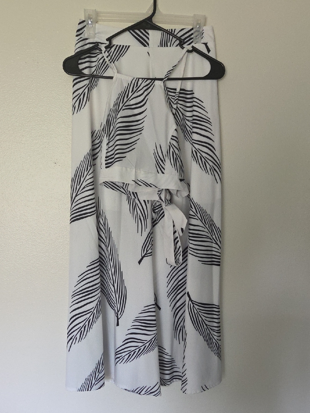 SHEIN White Maxi 2 Piece Top And Skirt with Black Leaf Print